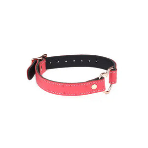 Choker Cœur en cuir rose embossé peau d’autruche avec cœur central en métal or rose. Boucle métallique robuste. Accessoire fétichiste séduisant et affirmatif. Ajustable pour un confort parfait.