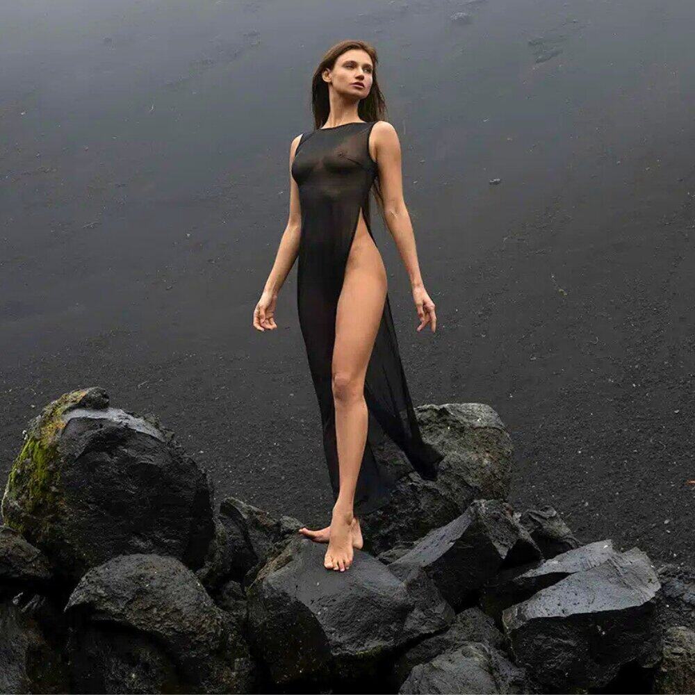 Robe en résille stretch noire longue tombé fluide fente haute sur la cuisse