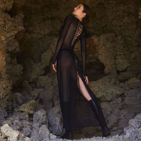 Robe noire transparente avec laçage et manches longues, robe lingerie femme élégante en extérieur