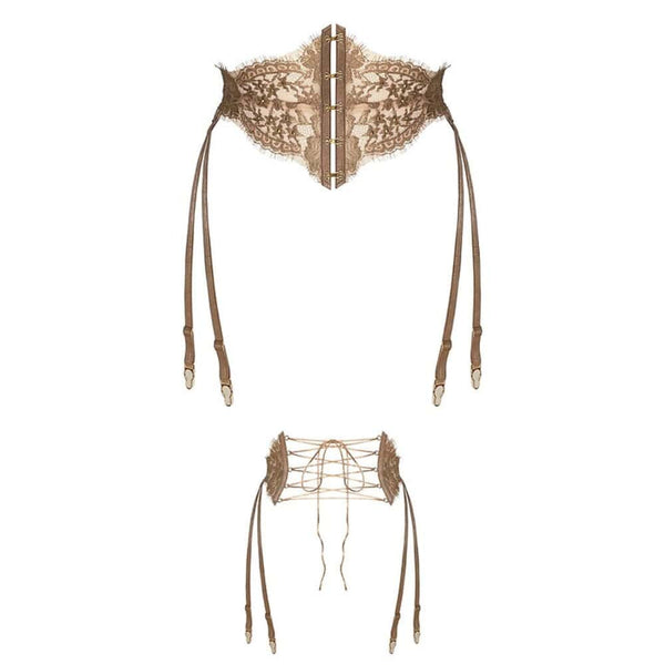 Soutien-gorge Aimée de la marque CELINE-MARIE, sélectionné par Brigade Mondaine Paris, en tulle brodé avec détails de chaînes fines, porté par un modèle, mettant en valeur la transparence, la structure et les finitions du design.
