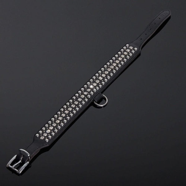 Packshot Collier Bondage en Cuir Nubuck Noir et Cristaux et Petit Anneau en Métal