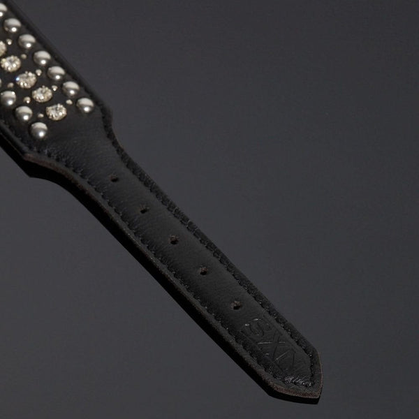 Packshot Collier Bondage en Cuir Nubuck Noir et Cristaux et Petit Anneau en Métal