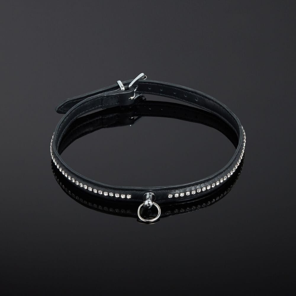 Photo Packshot Collier Bondage Cuir Nubuck Noir et Cristaux en Rhinestones et Anneau