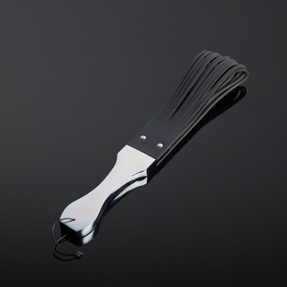 Photo d'un Packshot Slapper en Cuir Vache et Métal Noir