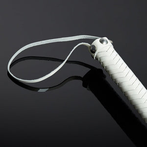 Packshot Détail Attache Fouet en Cuir Effet Serpent Blanc