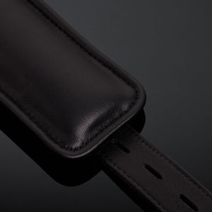 Menottes Poignets en Cuir de Vachette Noir Attaches reliées par une chaîne double mousqueton en métal argenté et fermeture à boucle réglable