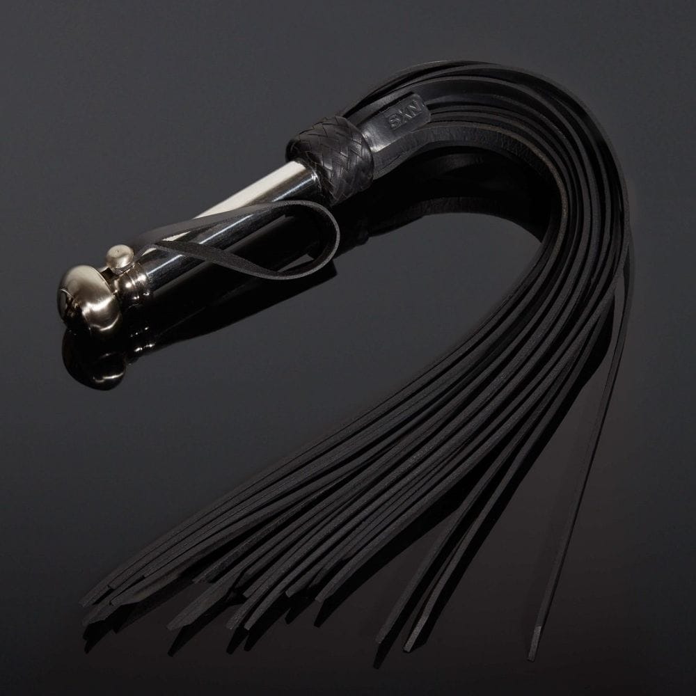 Packshot d'un Martinet en Cuir Noir avec Manche Argent