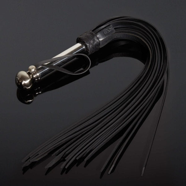 Packshot d'un Martinet en Cuir Noir avec Manche Argent
