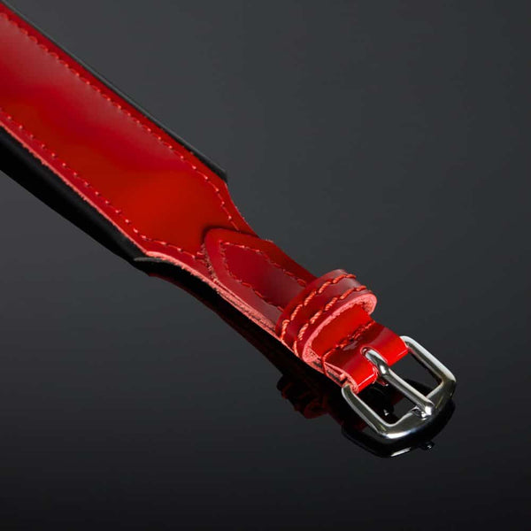 Choker en Cuir brillant verni Rouge rembourré à l'intérieur par du cuir mat rembourré