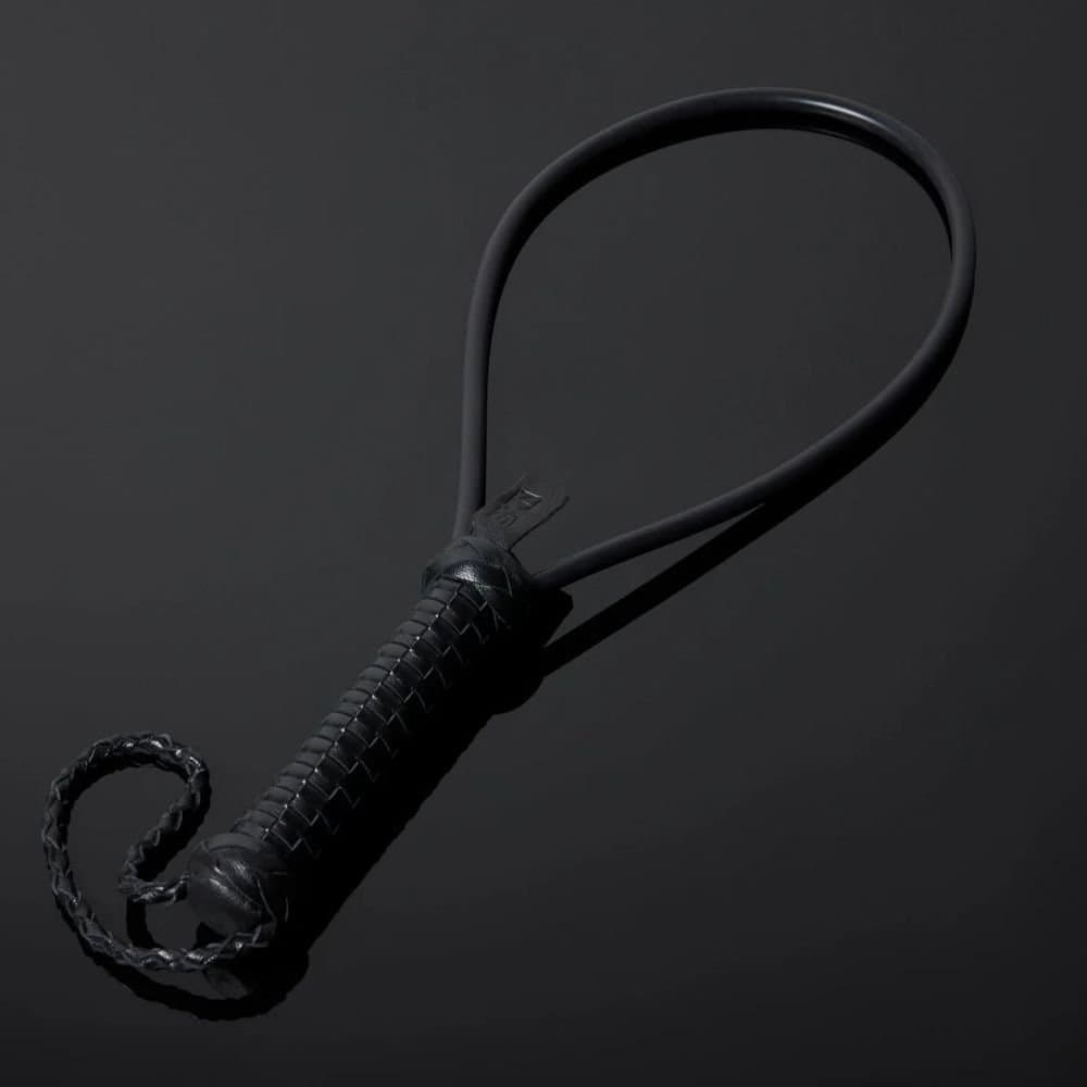 Packshot Rug Beater en Cuir Noir Silicone et Métal