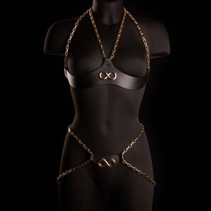 Culotte ouverte ARIA IINFYNII en cuir noir avec chaînes dorées et symbole infini, pièce graphique et structurée, sélection Brigade Mondaine Paris