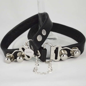 Bracelet noir LALITA en cuir vendu par Brigade Mondaine.