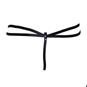 String noir avec harnais ajustable.