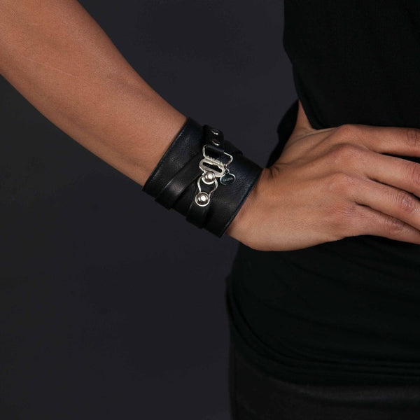 Menottes Cuir Noir et Violette Réversible en cuir d’agneau italien d’Amalfi Détail en Acier Inoxydable