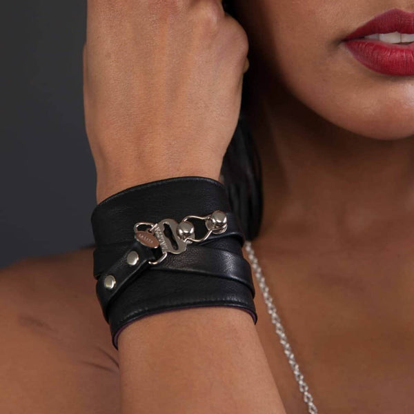 Menottes Cuir Noir et Violette Réversible en cuir d’agneau italien d’Amalfi Détail en Acier Inoxydable
