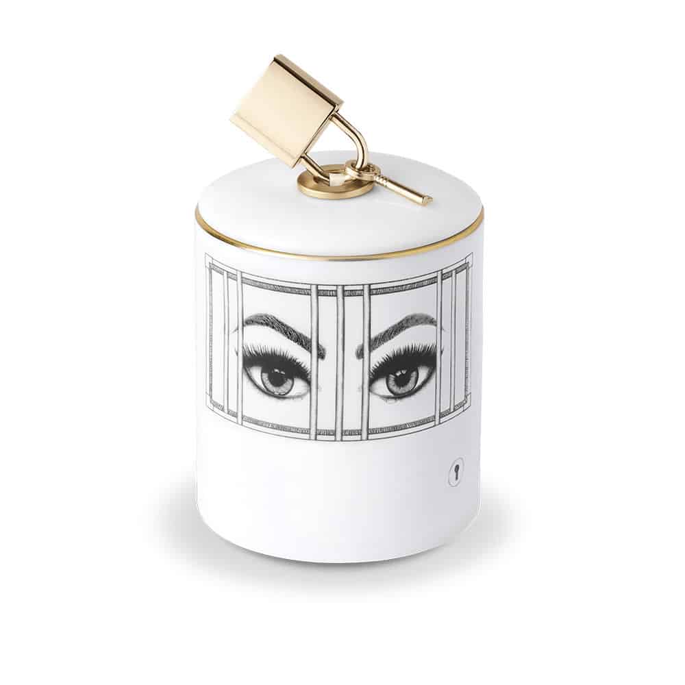 Bougie parfumé avec yeux emprisonnés dessiné en noir et blanc