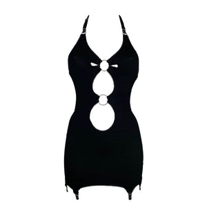 Robe Hedone en jersey doux extensible, découpes audacieuses devant, dos plongeant, liens réglables au cou et dos, clips porte-jarretelles intégrés pour un style modulable.