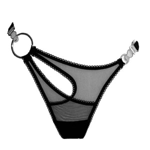 String Dione en tulle croisé avec élastique picot, anneaux argentés, côtés réglables et attaches jarretelles. Design structuré et sensuel.