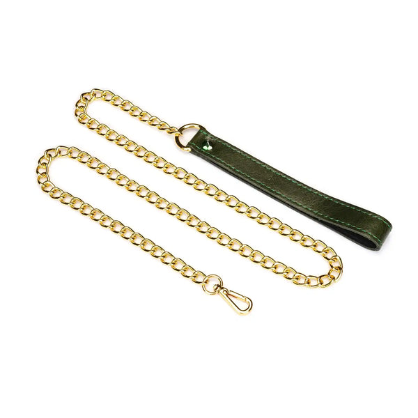 Collier laisse en cuir vert de la marque Liebe Seele, avec rivets décoratifs, boucle réglable et anneau métallique doré, présenté sur fond clair dans l’univers Brigade Mondaine Paris.