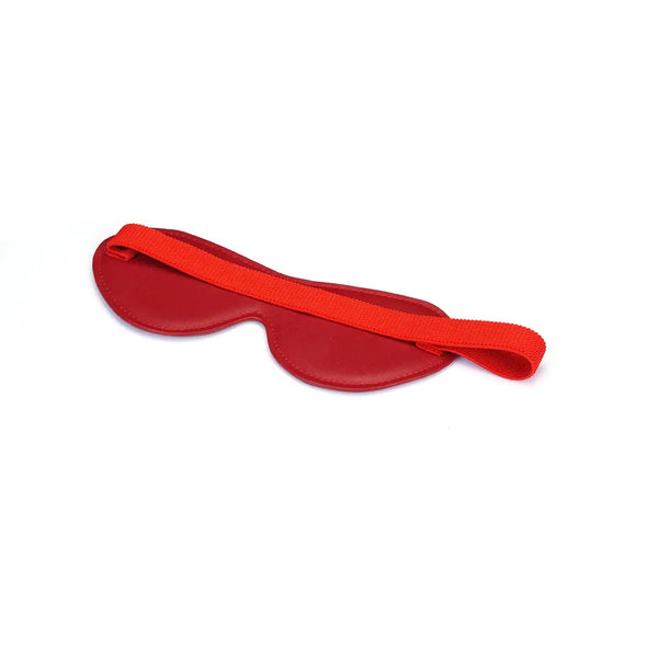 Bandeau Crimson Desire de la marque Liebe Seele, en cuir rouge avec sangle élastique assortie, présenté à plat sur fond clair dans l’univers Brigade Mondaine Paris.
