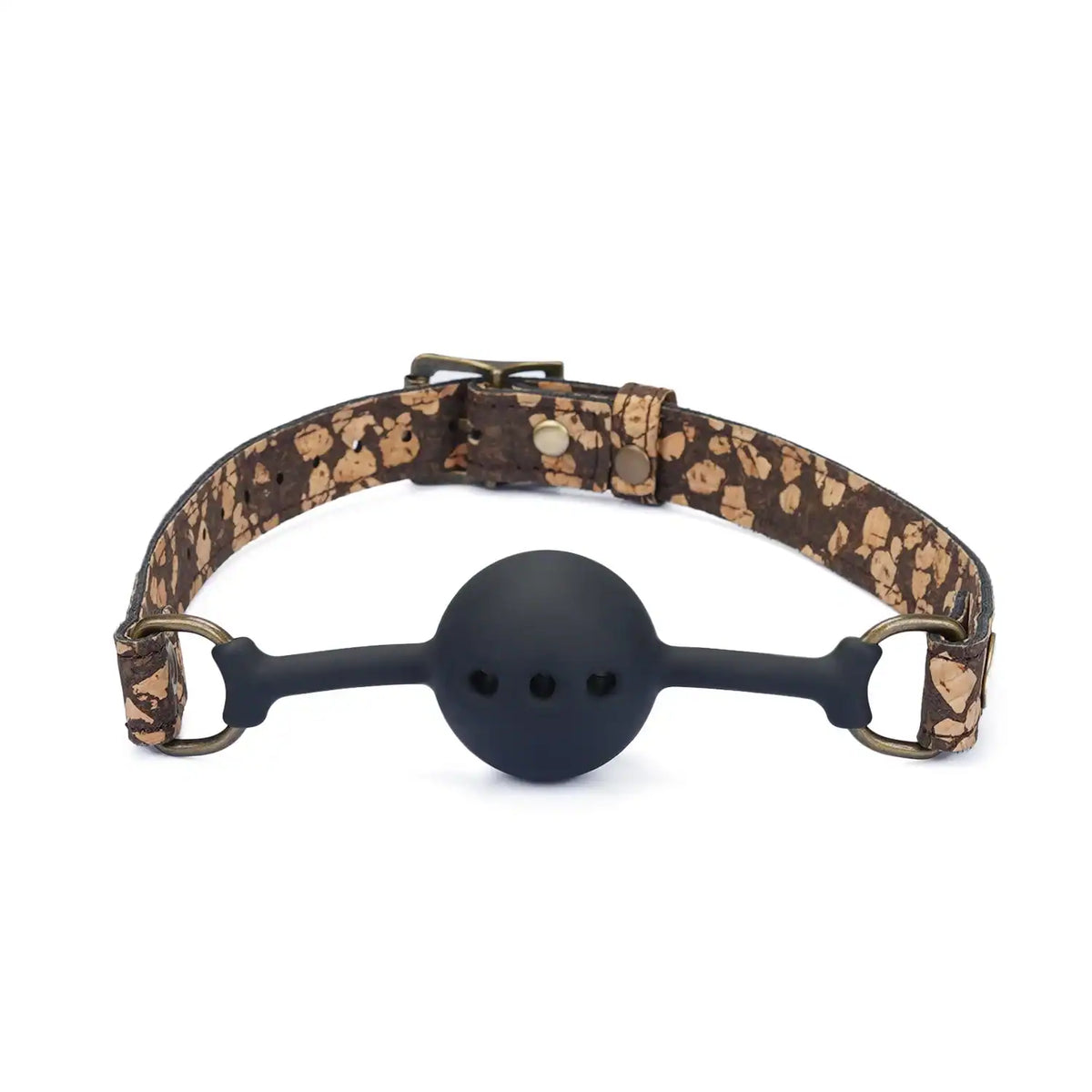 Ball gag café LIEBE SEELE avec sangle en liège naturel et boule en silicone noir, réglable, présenté sur fond blanc