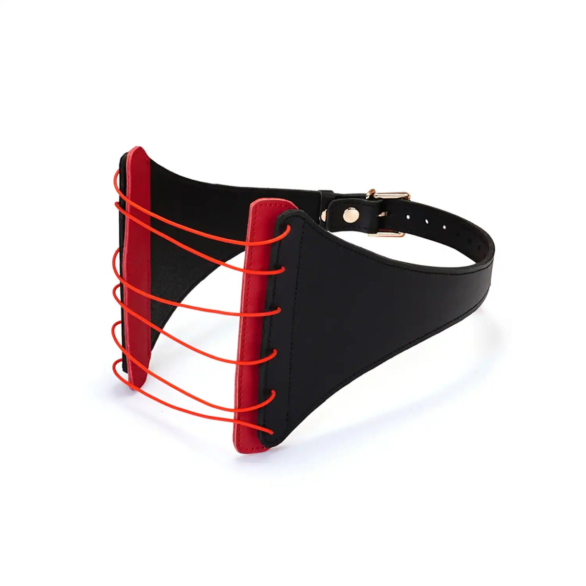 Harnais Punishing en cuir noir LIEBE SEELE avec larges panneaux structurés, laçage frontal et boucle métallique réglable, présenté sur fond blanc en vue produit