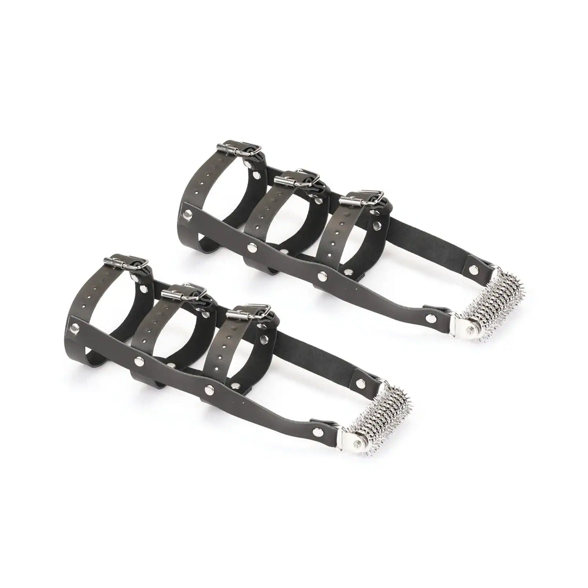 Harnais de chevilles en cuir noir LIEBE SEELE avec sangles réglables, boucles métalliques et roulette intégrée, présenté sur fond blanc, vue produit détaillée