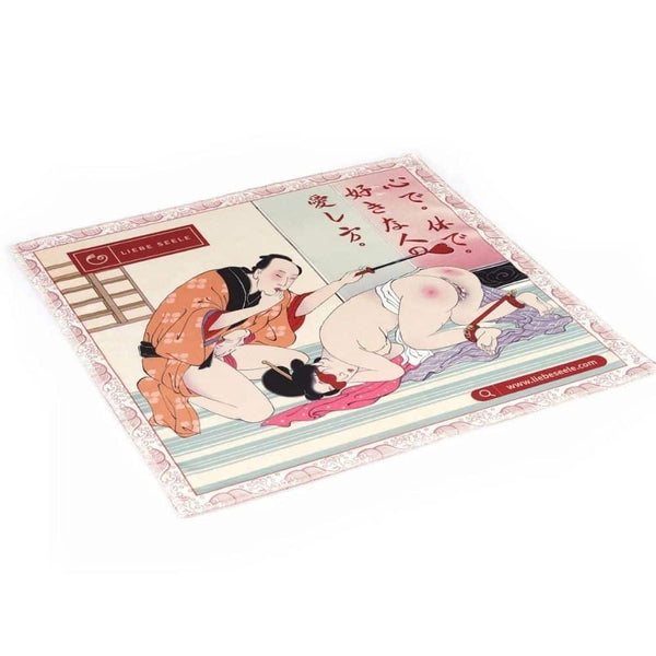 Packshot du Foulard Imprimé avec l'Illustration du Bandeau en Cuir Imprimé de Roses Rouges