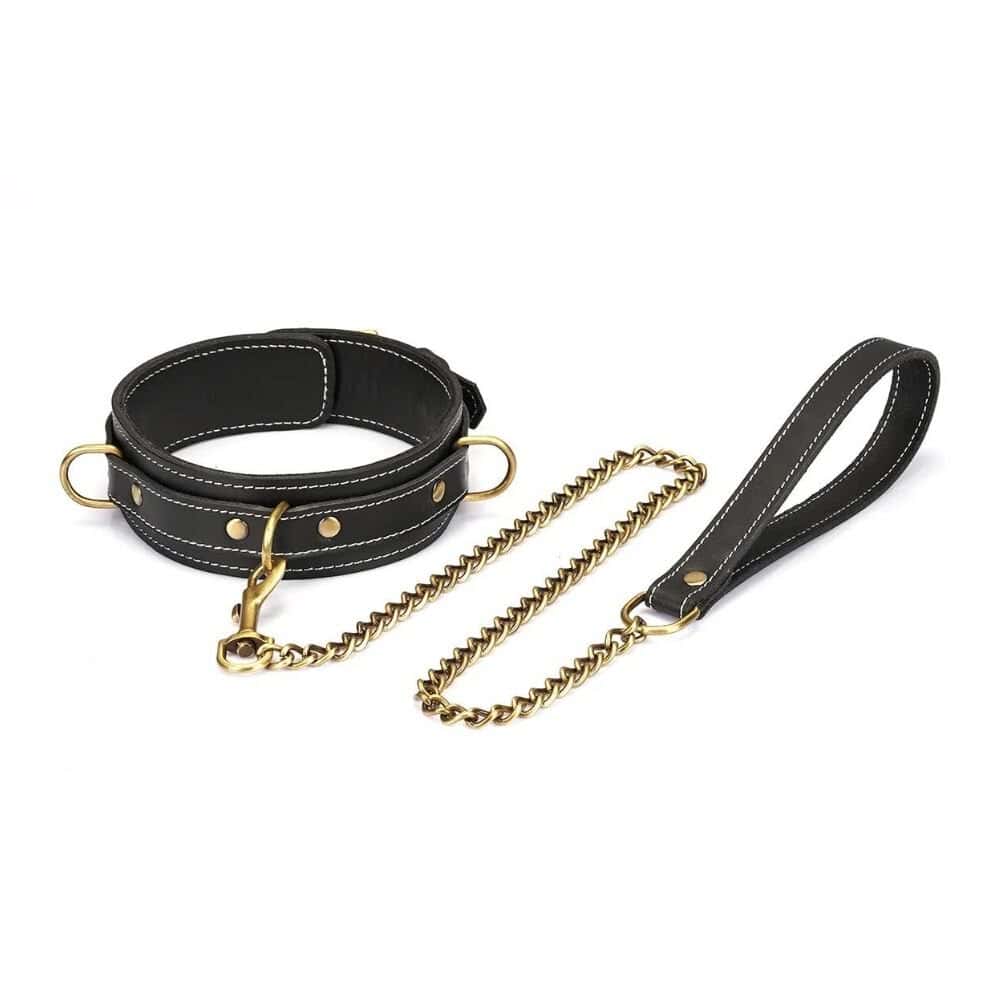 Packshot du Collier en Cuir Noir avec Anneaux Laiton et de la Laisse Attachée en Cuir Noir et Chaîne Laiton