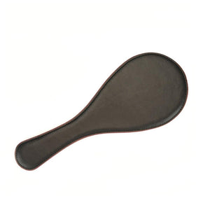 Packshot d'un Paddle Ovale en Cuir Rouge sur la Face en Cuir Noir