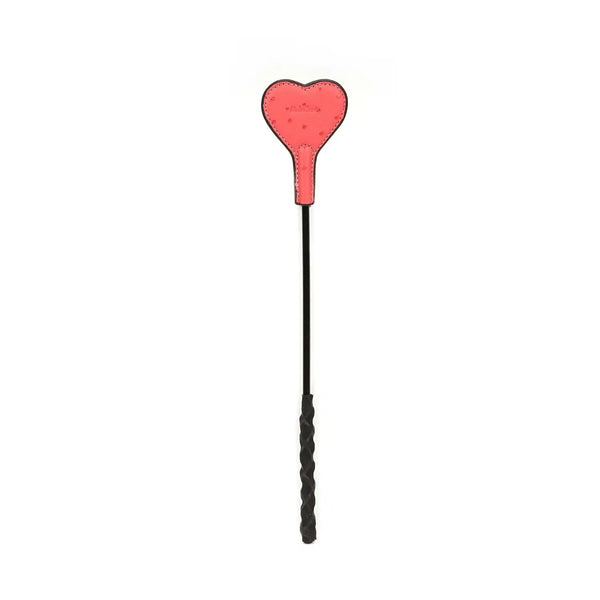 Cravache Angel’s Kiss LIEBE SEELE avec tête en forme de cœur rose et manche noir texturé, présentée sur fond blanc