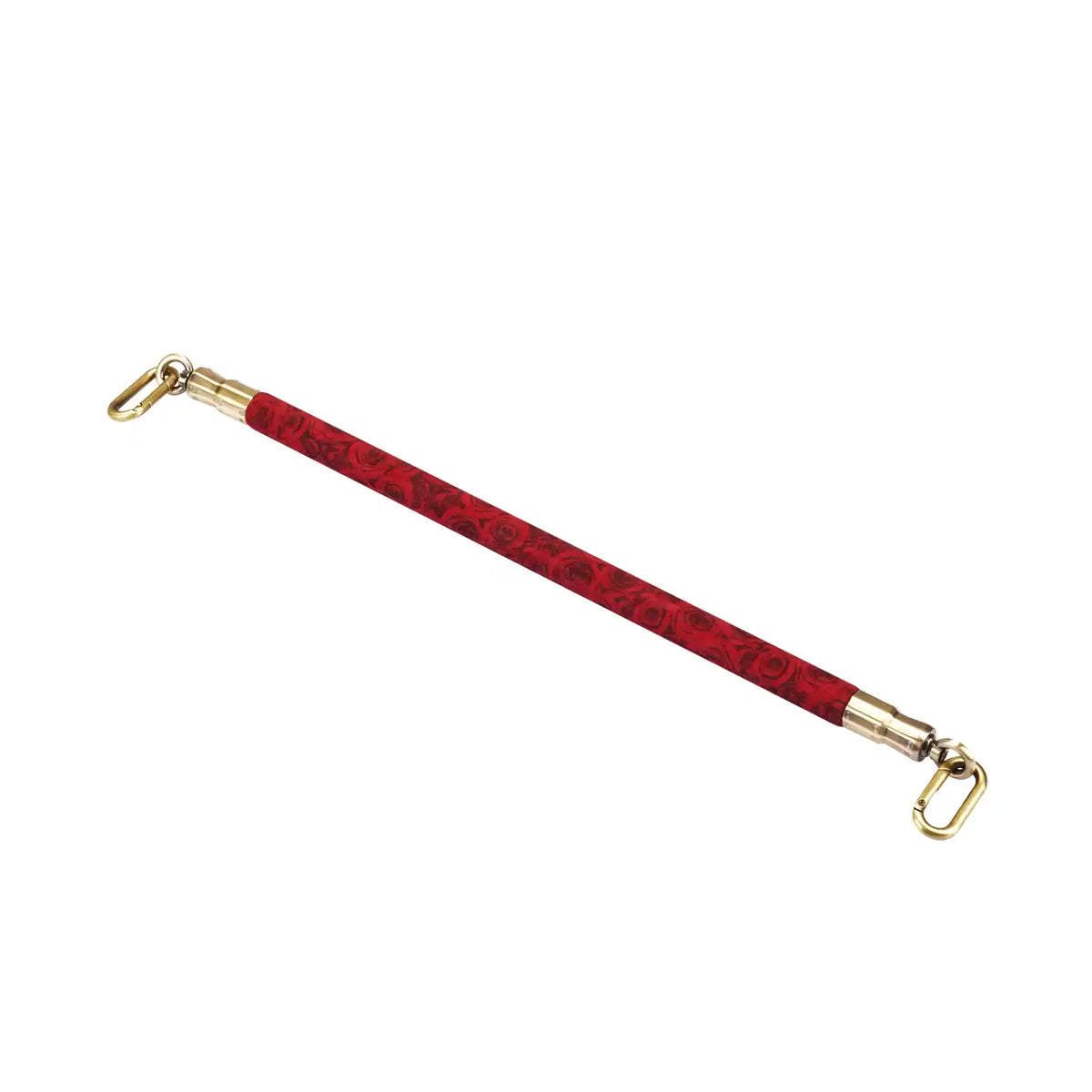 Barre d’écartement Kinbaku BDSM LIEBE SEELE avec revêtement rouge à motifs et mousquetons métalliques, accessoire haut de gamme sélectionné par Brigade Mondaine, sur fond blanc.