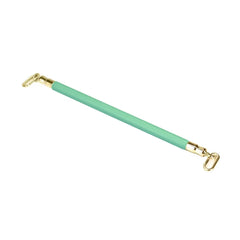 Barre d’écartement Fairy BDSM LIEBE SEELE avec revêtement vert d’eau et mousquetons métalliques dorés, accessoire haut de gamme proposé par Brigade Mondaine, sur fond blanc.