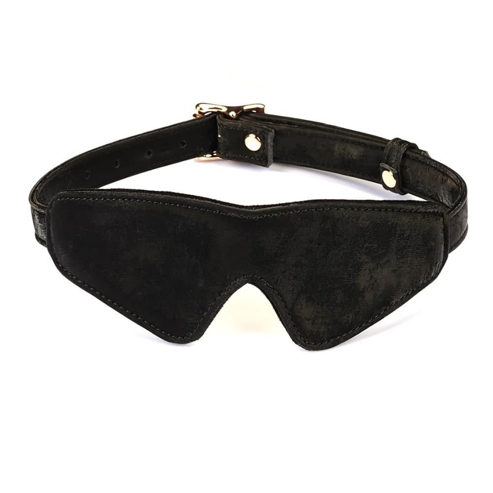 Bandeau Boudoir Amor en similicuir vegan noir, bloquant la vision. Réglable avec boucles métalliques robustes pour un confort optimal. Parfait pour des expériences de privation sensorielle dans le jeu BDSM.
