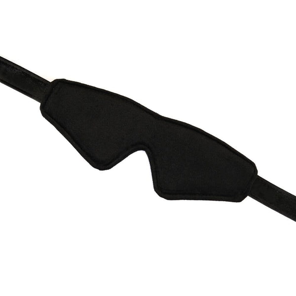Bandeau Boudoir Amor en similicuir vegan noir, bloquant la vision. Réglable avec boucles métalliques robustes pour un confort optimal. Parfait pour des expériences de privation sensorielle dans le jeu BDSM.