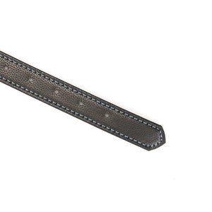 Menottes Denim LIEBE SEELE en cuir noir et textile bleu avec doublure intérieure, reliées par une chaîne métallique, présentées sur fond blanc en vue produit détaillée