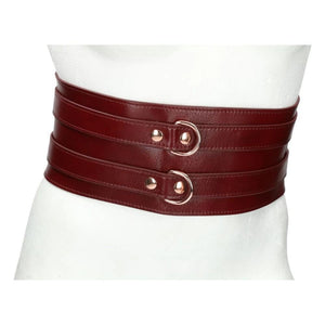 Photo du Devant d'une Ceinture en Cuir couleur Rouge sur Mannequin
