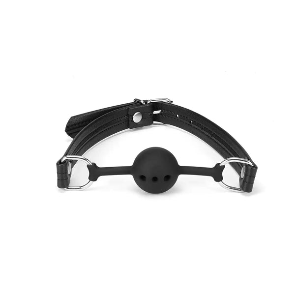 Bâillon-boule respirant de la collection Black Bond, avec une boule en silicone perforée pour un confort optimal. Sangles en cuir recyclé noir, pour une soumission intense et durable.