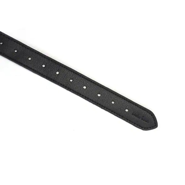 Bâillon Boule GAG en Cuir noir lisse avec boule en silicone sangle réglable détail en métal Doré