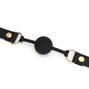 Bâillon Boule GAG en Cuir noir lisse avec boule en silicone sangle réglable détail en métal Doré