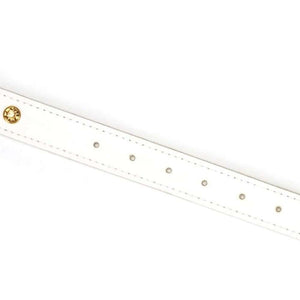 Détail du Packshot du Collier en Cuir Blanc avec Fleurs en Cuir Blanc Mis à Plat
