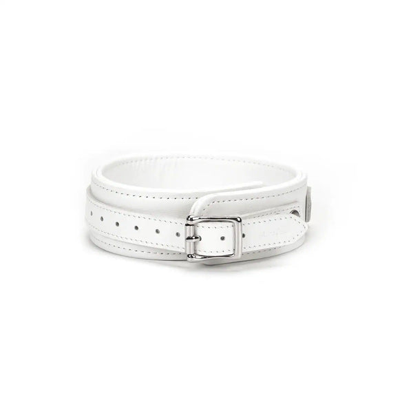 Packshot Collier en Cuir Blanc
