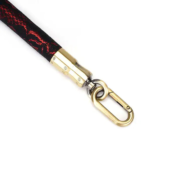 Barre d'écartement de 50 cm en Simili Cuir Rouge Recouverte de Dentelle Noire détails et attaches en métal doré