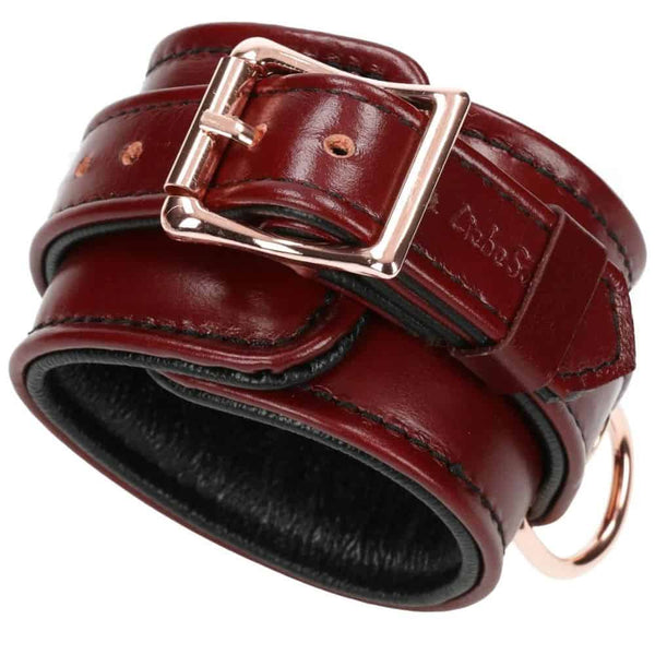 Packshot d'une Menotte en Cuir couleur Rouge avec Chaine Or