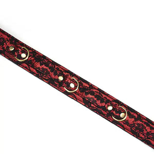 Menottes de cuisses en Cuir vegan rouge et noir avec boucles laiton vieilli dorés avec doublure en fourrure synthétique douce