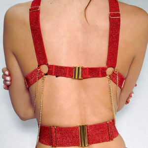 Femme de Dos portant un Harnais Bijoux Rouge