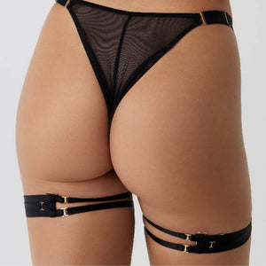 Culotte Kate PHARA D’Or en mesh noir avec découpes et sangles réglables, finitions dorées, portée sur mannequin, Brigade Mondaine Paris