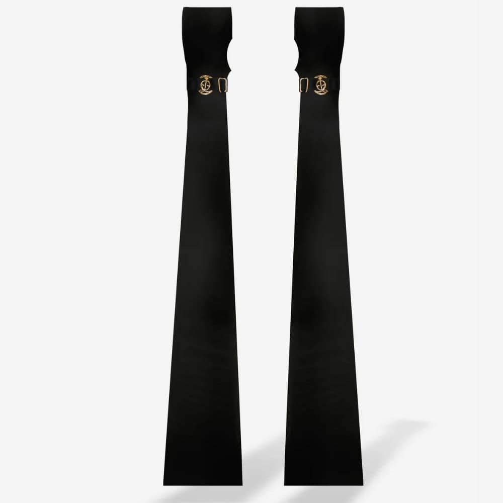 Paire de manchettes longues QRUCIFIX noires avec finitions métalliques dorées et lignes épurées, présentées sur fond blanc par Brigade Mondaine Paris.