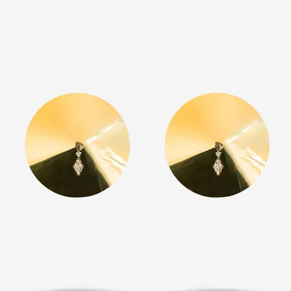 Cache-tétons en cuivre poli avec pendentif losange en verre plaqué or 18 carats. Auto-adhésifs, réutilisables et conçus pour sublimer la poitrine. Élégance BDSM chic, sans compromis sur le luxe.