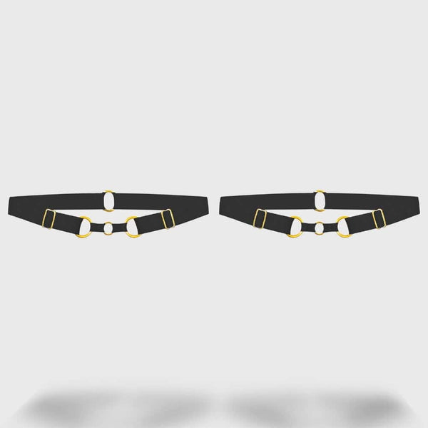 Vue frontale de deux jarretières noires QRUCIFIX posées à plat sur fond clair, avec anneaux dorés, attaches réglables et design symétrique. Accessoires de lingerie haut de gamme pour un look sophistiqué.